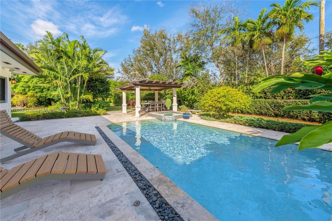 Recently Sold: $1,995,000 (4 beds, 3 baths, 3096 Square Feet)