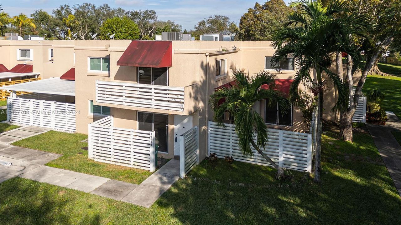 Recently Sold: $449,000 (2 beds, 2 baths, 1592 Square Feet)