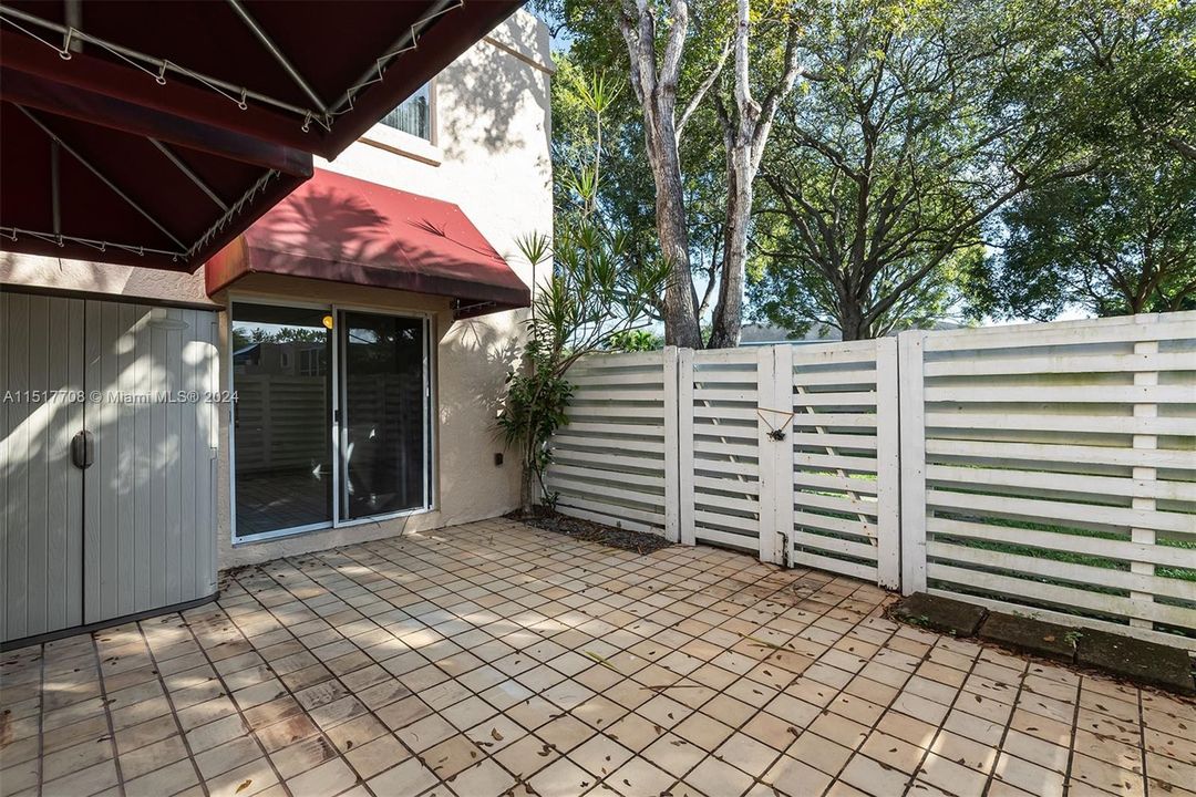 Recently Sold: $449,000 (2 beds, 2 baths, 1592 Square Feet)