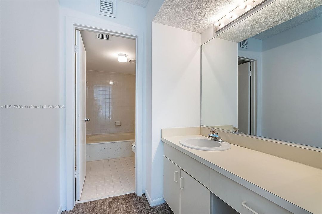 Recently Sold: $449,000 (2 beds, 2 baths, 1592 Square Feet)