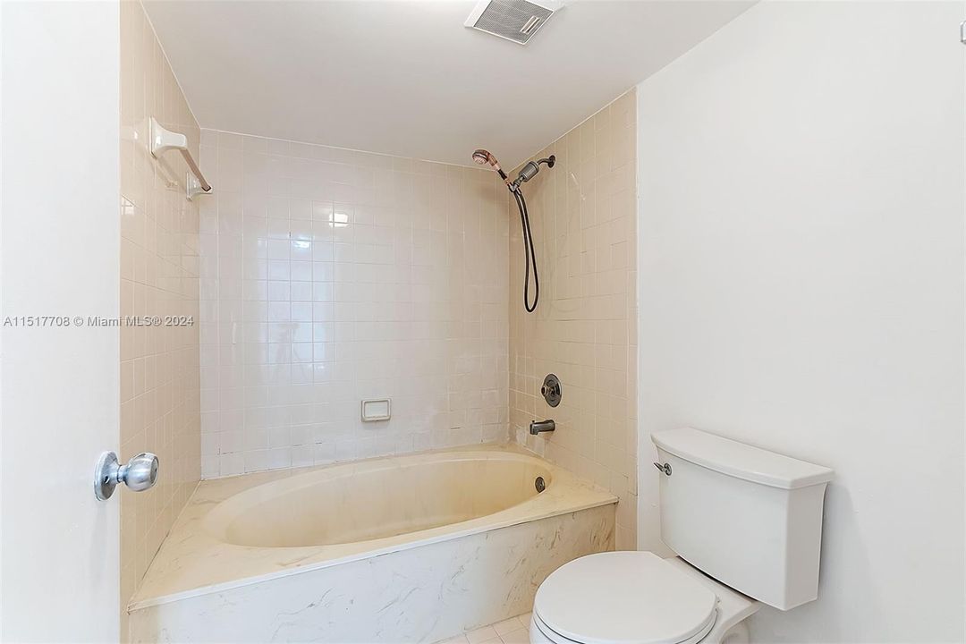 Recently Sold: $449,000 (2 beds, 2 baths, 1592 Square Feet)