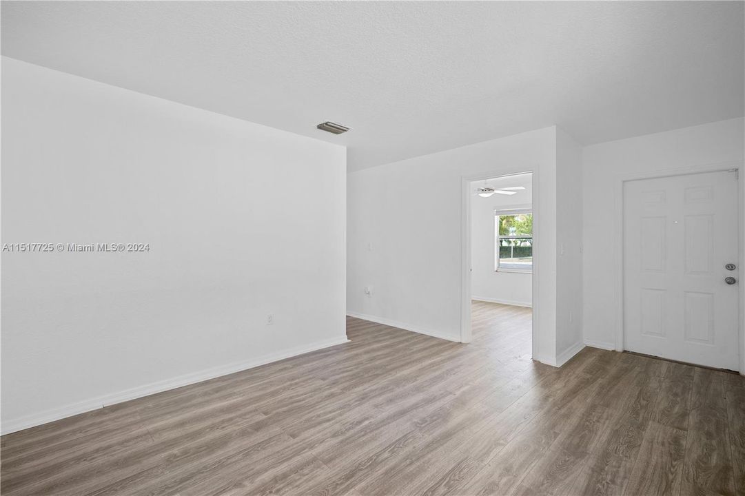 Recently Rented: $3,200 (3 beds, 2 baths, 1276 Square Feet)