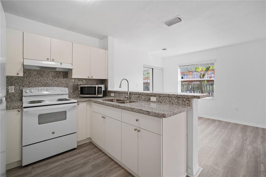 Recently Rented: $3,200 (3 beds, 2 baths, 1276 Square Feet)