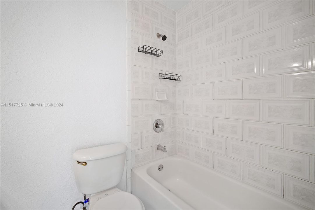 Recently Rented: $3,200 (3 beds, 2 baths, 1276 Square Feet)