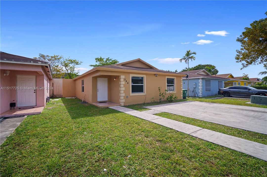 Recently Rented: $3,200 (3 beds, 2 baths, 1276 Square Feet)