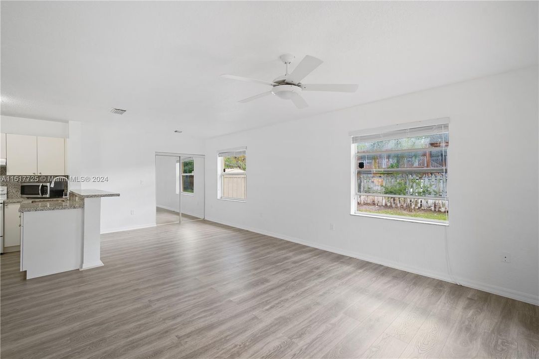 Recently Rented: $3,200 (3 beds, 2 baths, 1276 Square Feet)