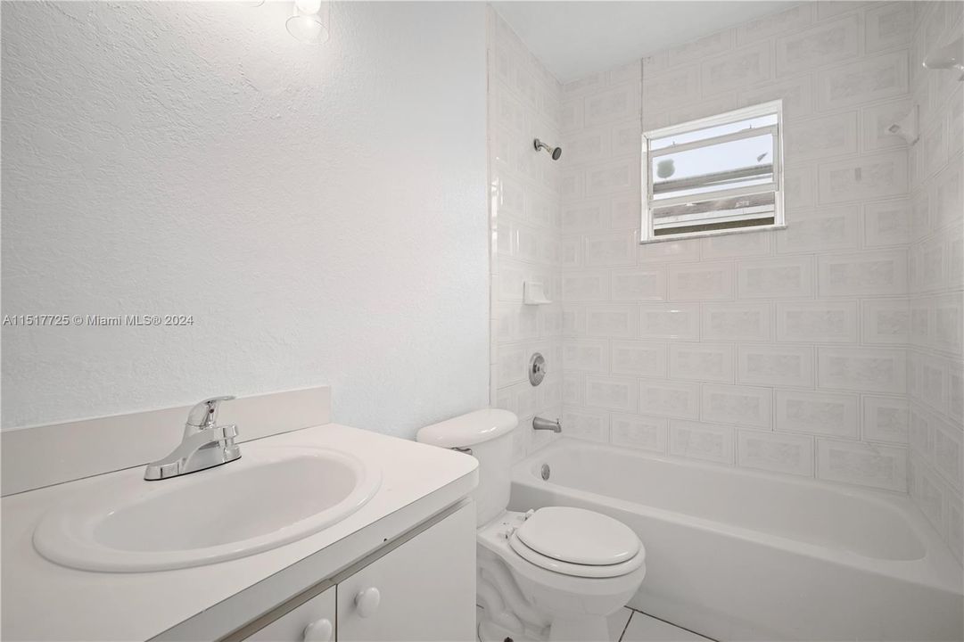 Recently Rented: $3,200 (3 beds, 2 baths, 1276 Square Feet)