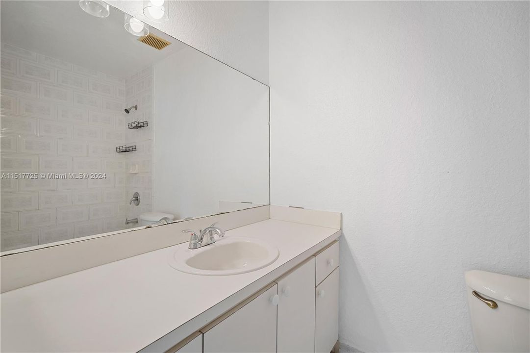 Recently Rented: $3,200 (3 beds, 2 baths, 1276 Square Feet)