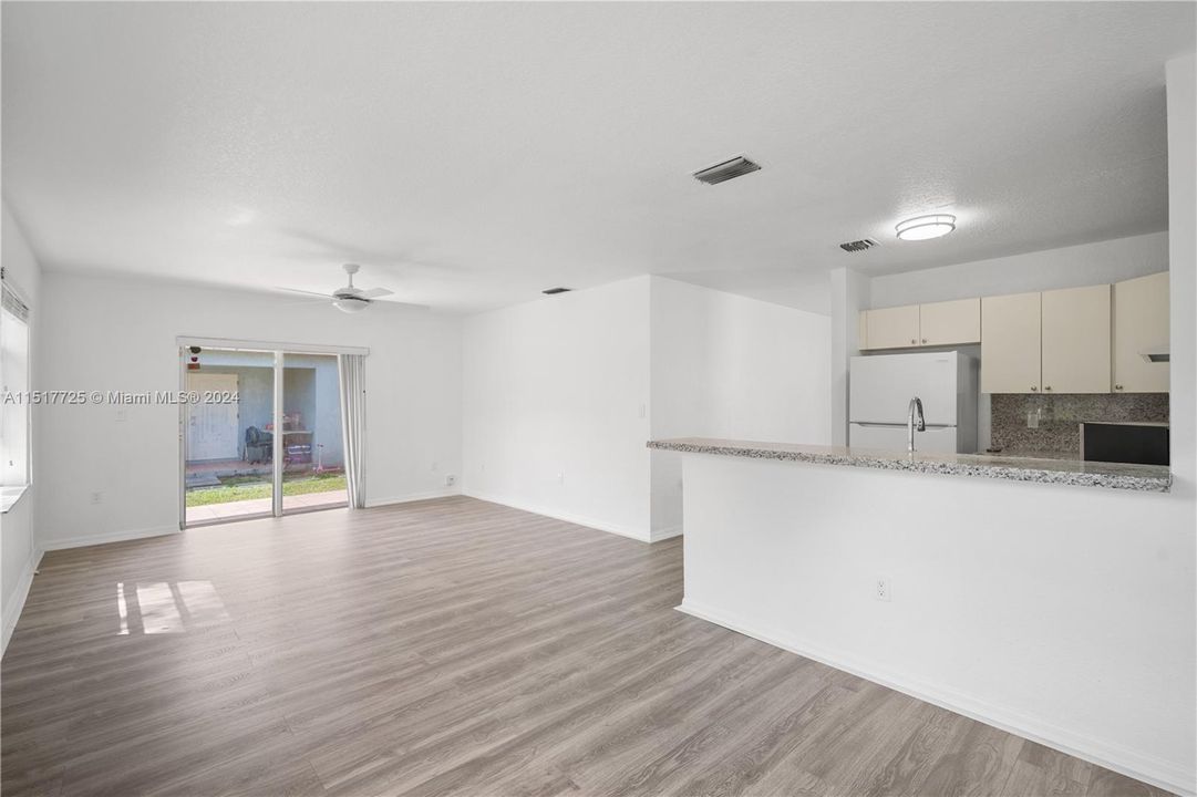 Recently Rented: $3,200 (3 beds, 2 baths, 1276 Square Feet)