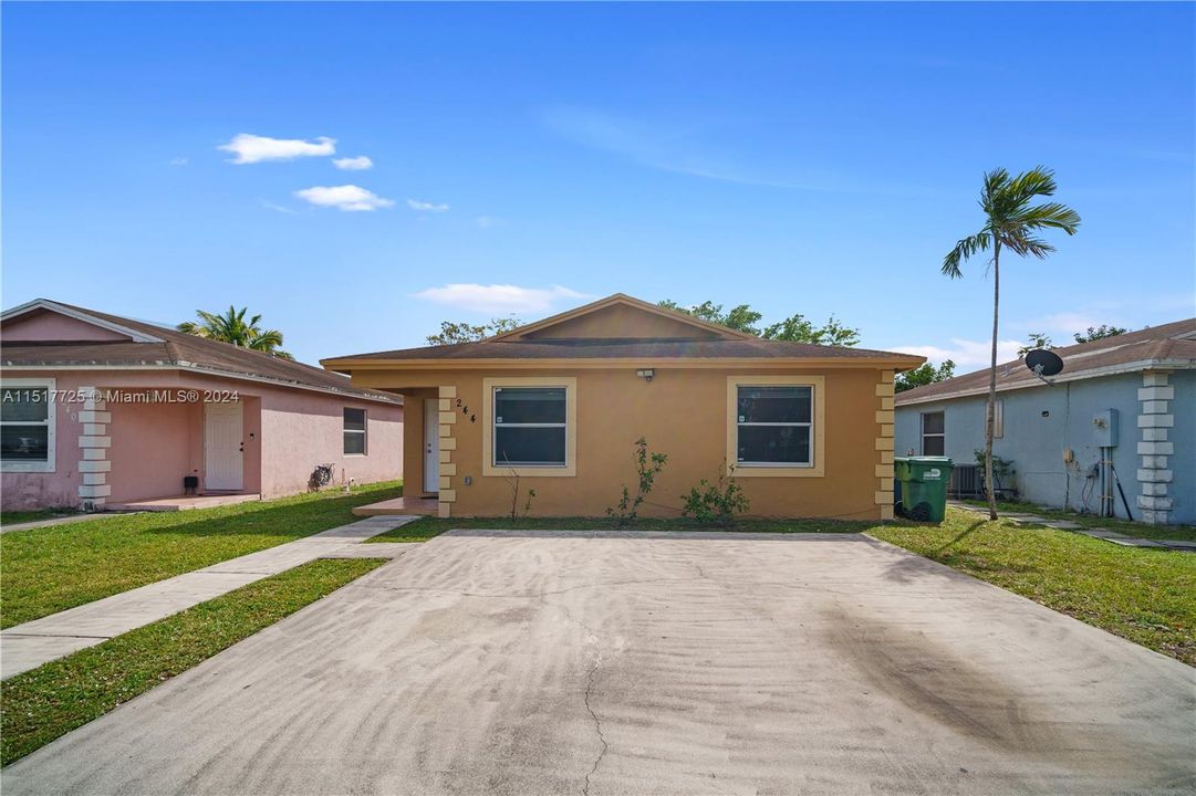 Recently Rented: $3,200 (3 beds, 2 baths, 1276 Square Feet)