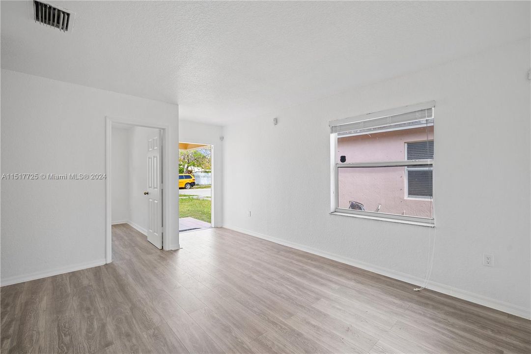 Recently Rented: $3,200 (3 beds, 2 baths, 1276 Square Feet)