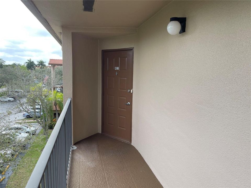 Activo con contrato: $295,000 (2 camas, 2 baños, 1507 Pies cuadrados)