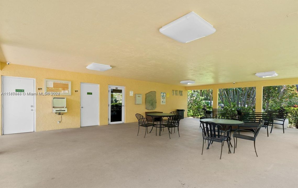 Recently Rented: $1,700 (2 beds, 1 baths, 609 Square Feet)