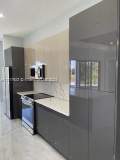 Activo con contrato: $589,000 (4 camas, 3 baños, 1735 Pies cuadrados)