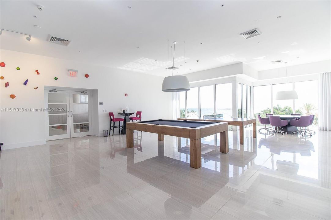 Recently Sold: $2,750,000 (3 beds, 3 baths, 2665 Square Feet)