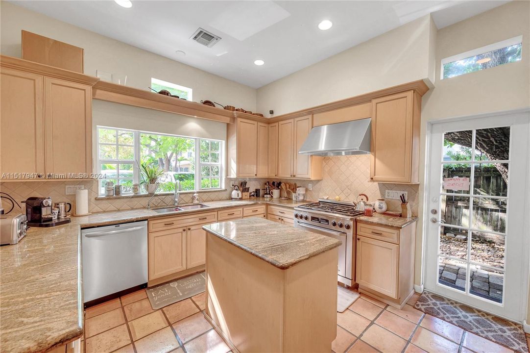 For Sale: $3,150,000 (5 beds, 3 baths, 2437 Square Feet)
