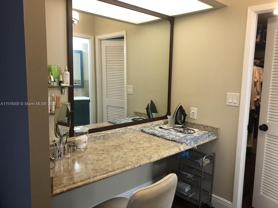 For Sale: $398,000 (2 beds, 2 baths, 1280 Square Feet)