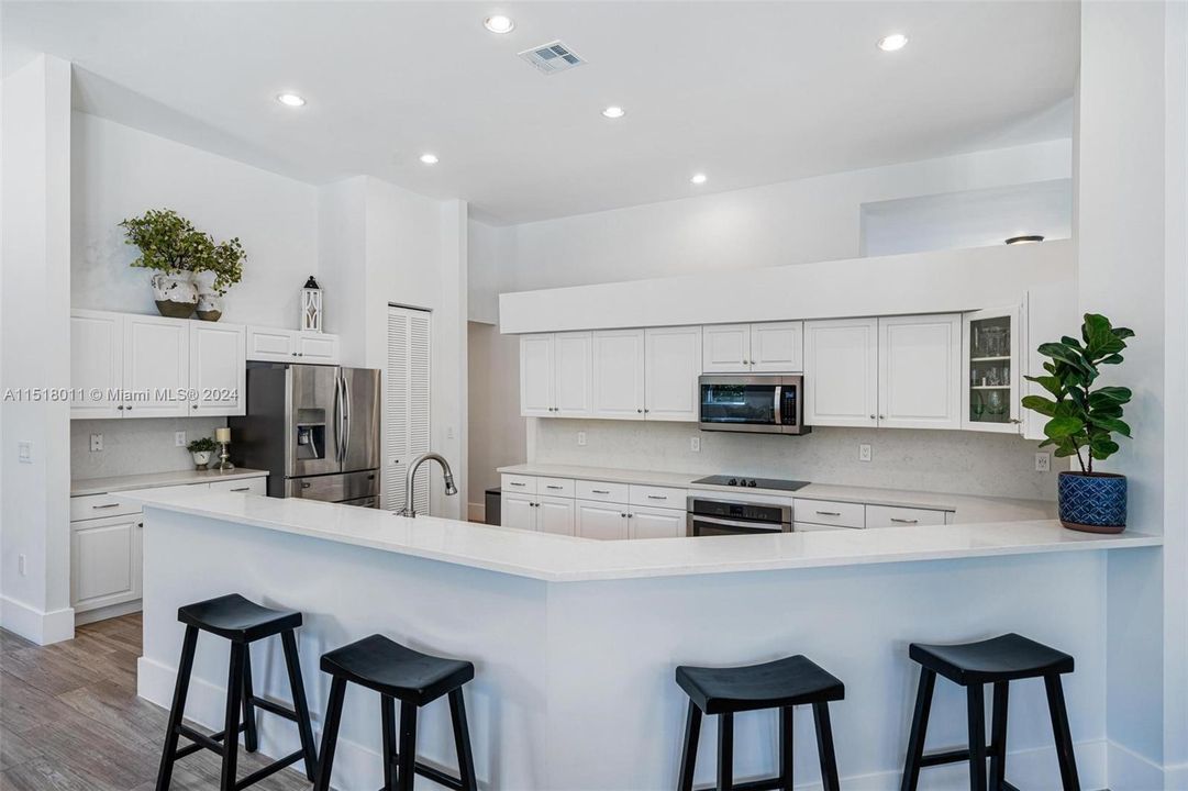 Recently Sold: $1,695,000 (5 beds, 4 baths, 3537 Square Feet)