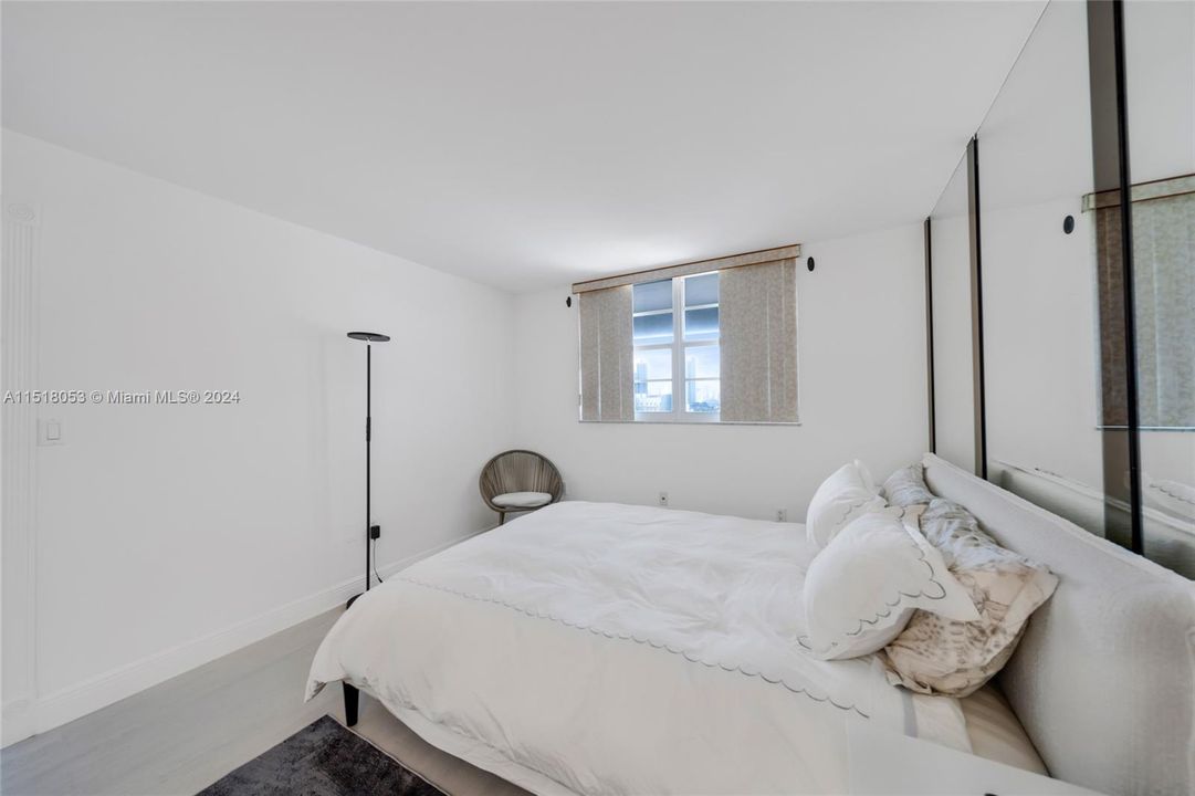 For Sale: $695,000 (1 beds, 1 baths, 665 Square Feet)