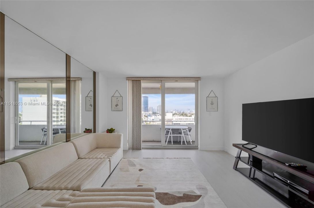 For Sale: $695,000 (1 beds, 1 baths, 665 Square Feet)
