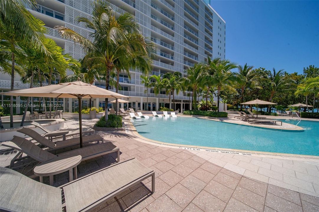 Active With Contract: $3,238 (1 beds, 1 baths, 671 Square Feet)