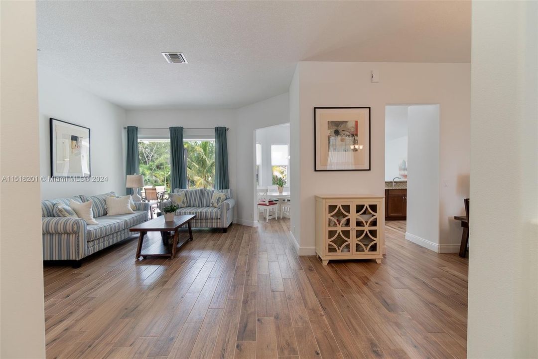 Recently Sold: $800,000 (4 beds, 2 baths, 2228 Square Feet)