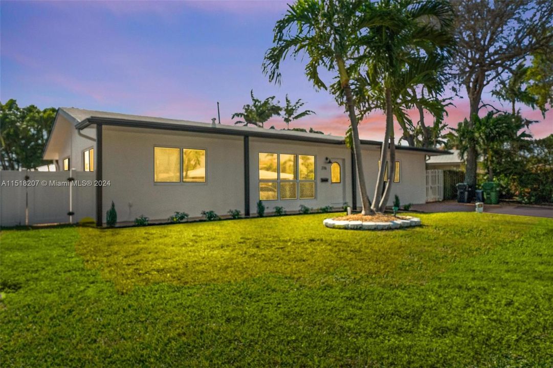 最近售出: $1,289,000 (3 贝兹, 2 浴室, 0 平方英尺)