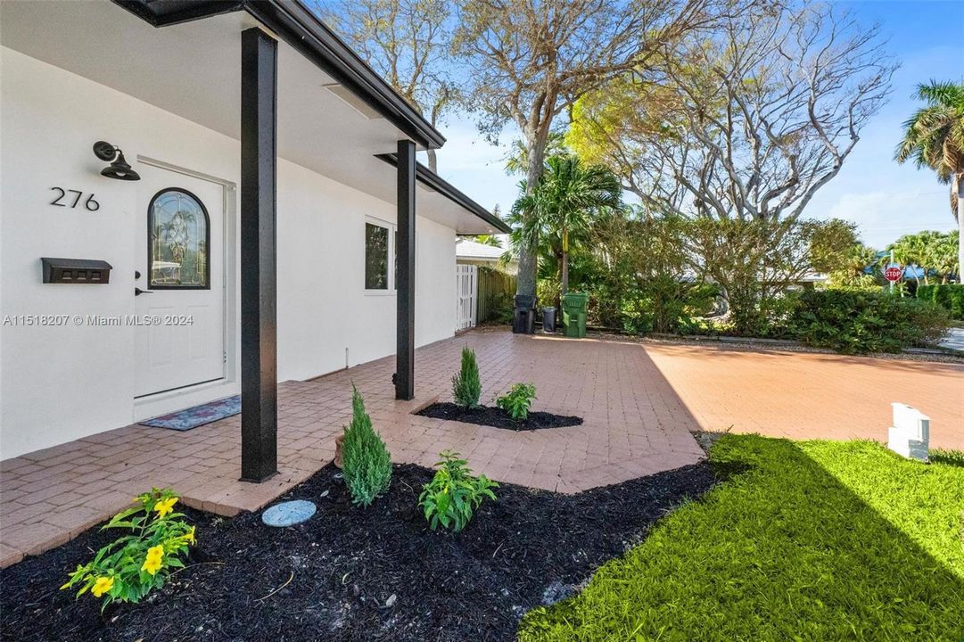 最近售出: $1,289,000 (3 贝兹, 2 浴室, 0 平方英尺)