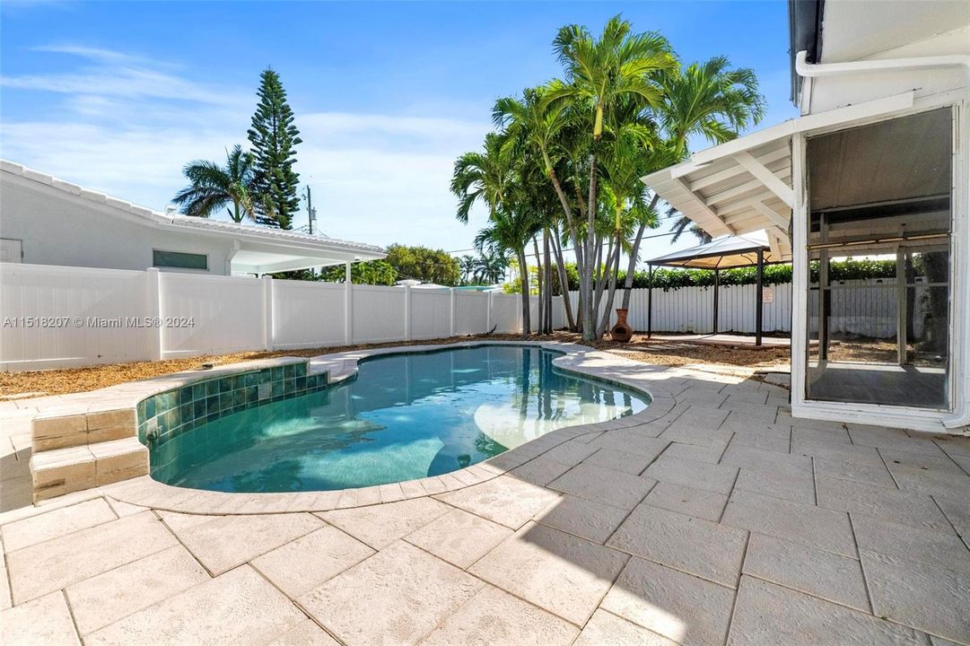 最近售出: $1,289,000 (3 贝兹, 2 浴室, 0 平方英尺)