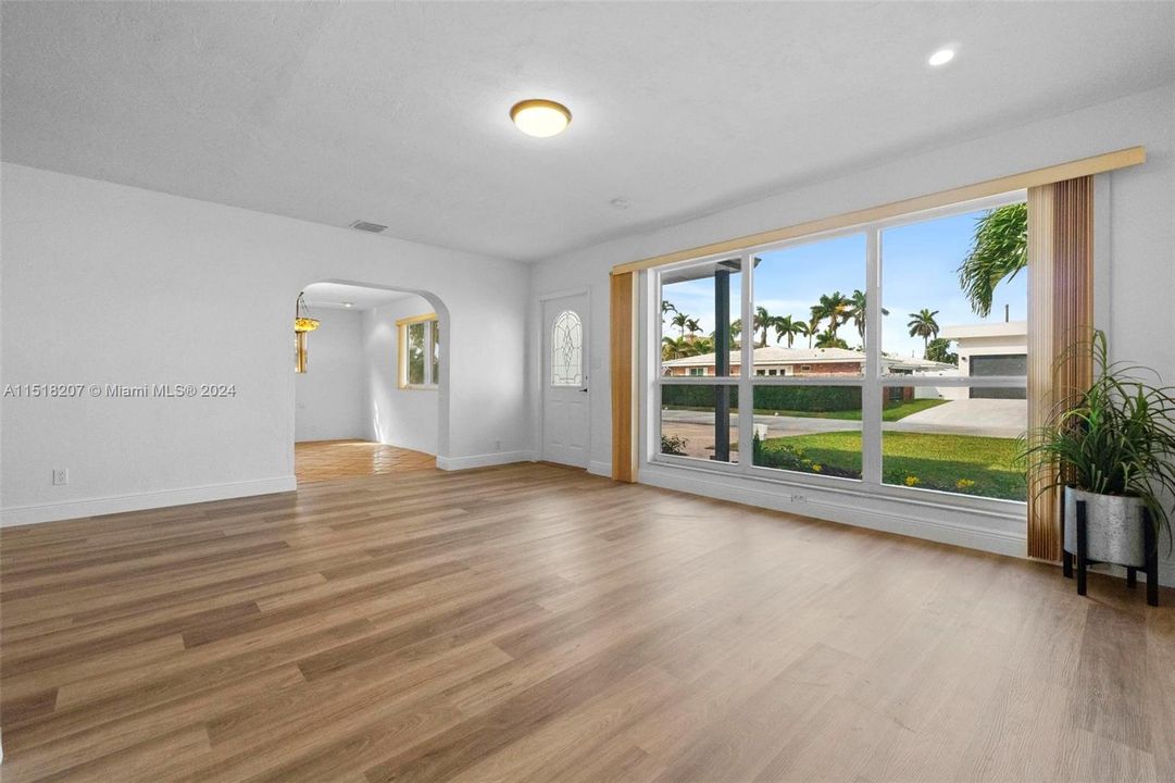 最近售出: $1,289,000 (3 贝兹, 2 浴室, 0 平方英尺)