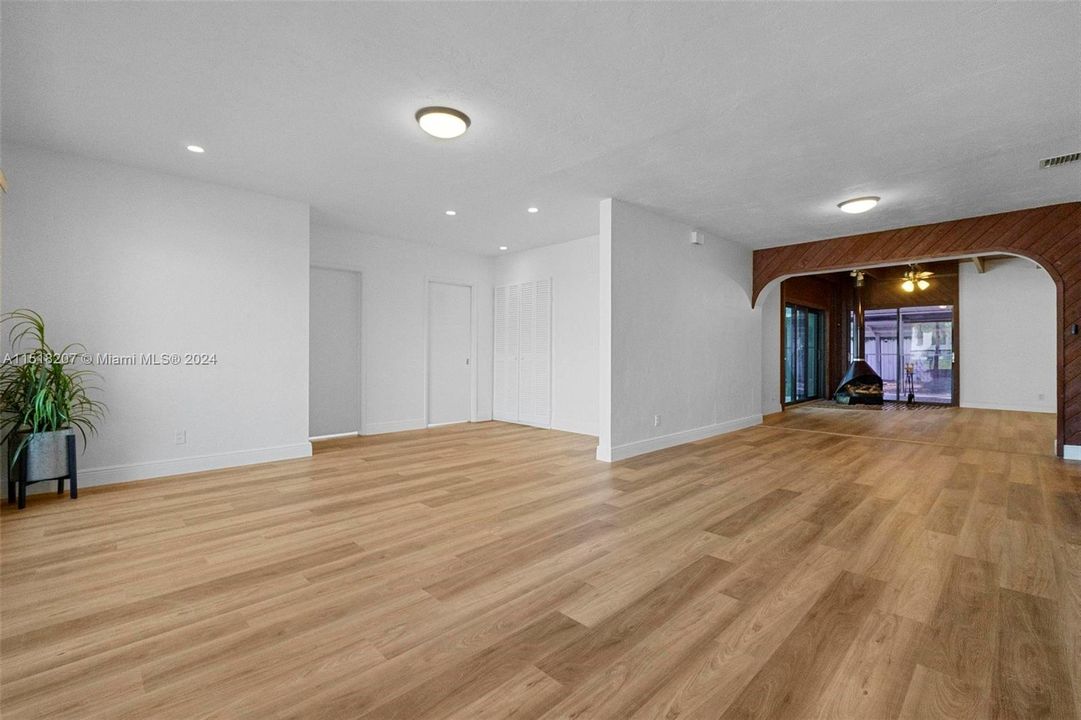 最近售出: $1,289,000 (3 贝兹, 2 浴室, 0 平方英尺)