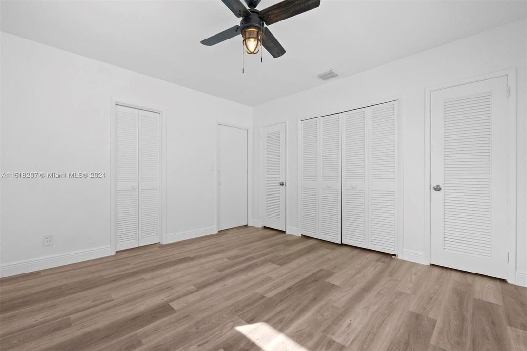 最近售出: $1,289,000 (3 贝兹, 2 浴室, 0 平方英尺)