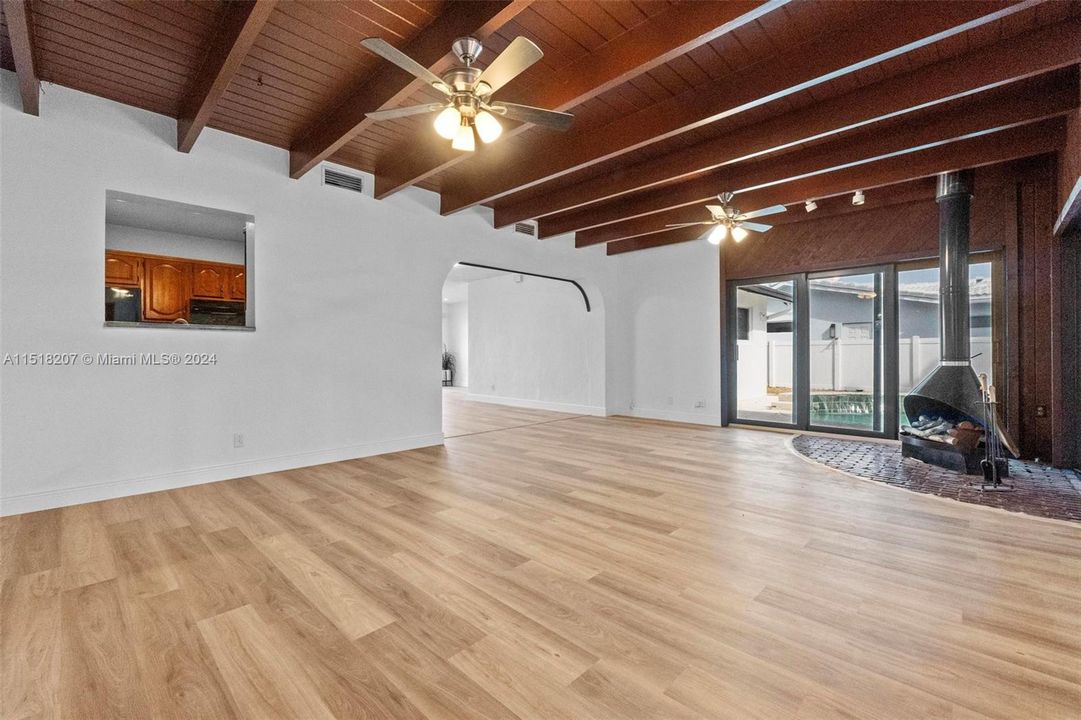 最近售出: $1,289,000 (3 贝兹, 2 浴室, 0 平方英尺)