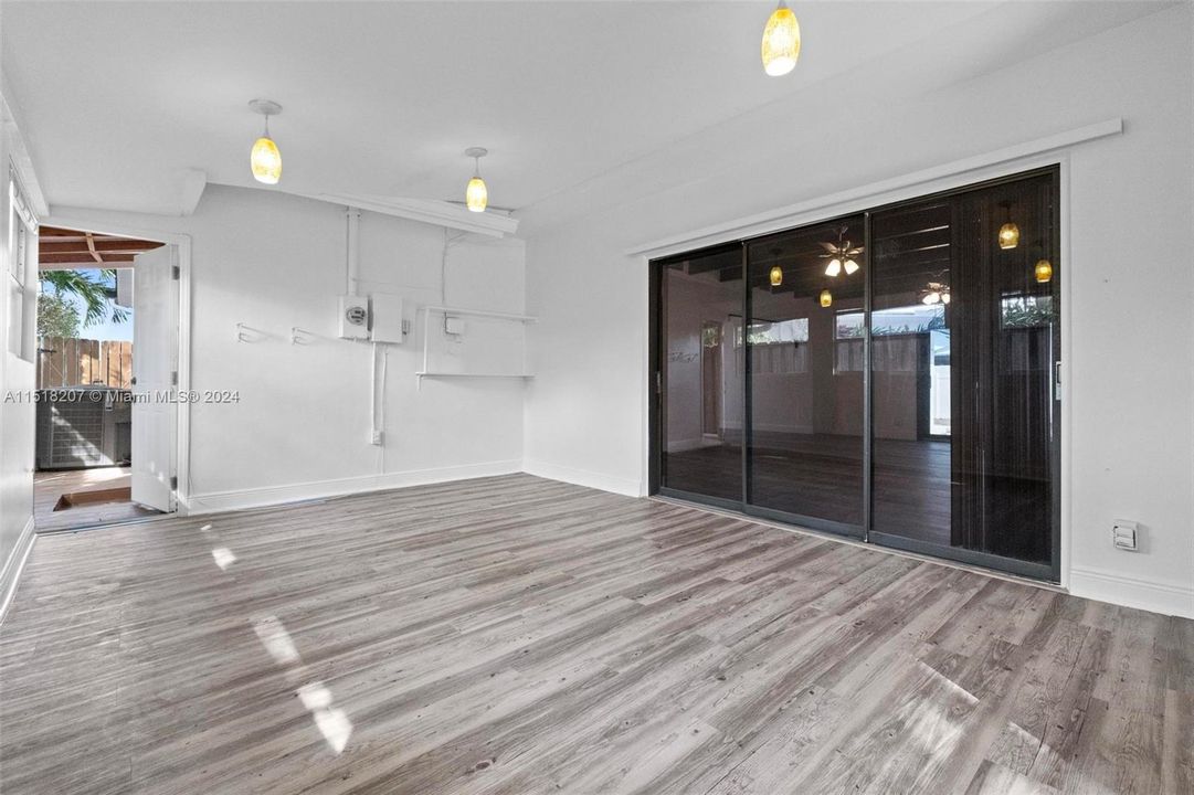 最近售出: $1,289,000 (3 贝兹, 2 浴室, 0 平方英尺)