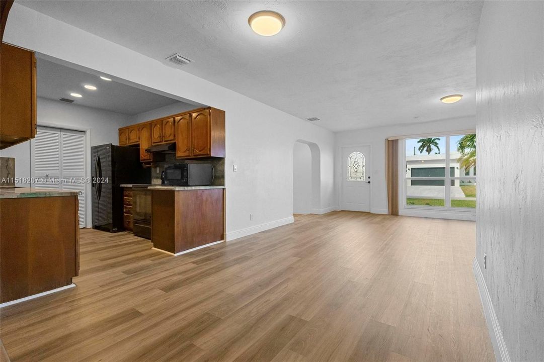 最近售出: $1,289,000 (3 贝兹, 2 浴室, 0 平方英尺)