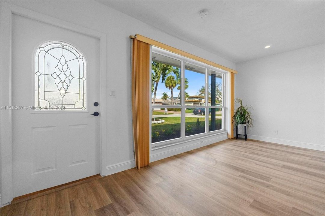 最近售出: $1,289,000 (3 贝兹, 2 浴室, 0 平方英尺)