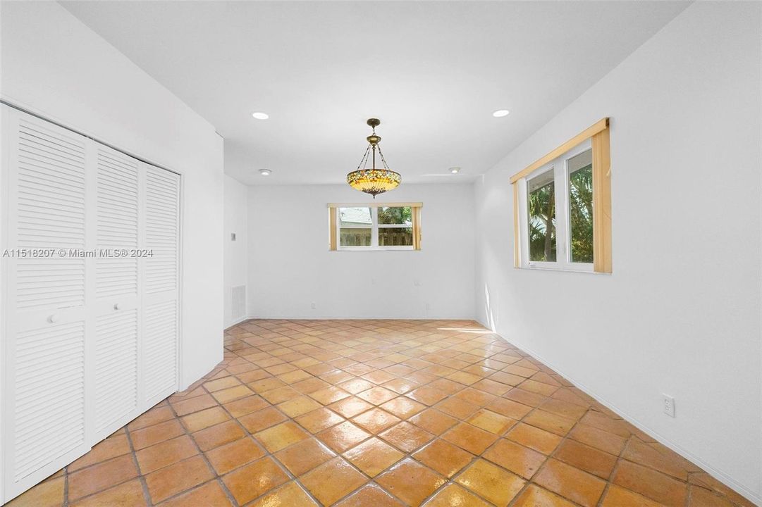 最近售出: $1,289,000 (3 贝兹, 2 浴室, 0 平方英尺)