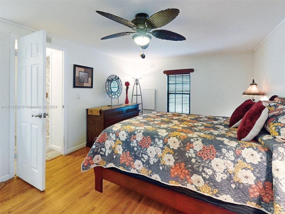 For Sale: $185,000 (2 beds, 2 baths, 1424 Square Feet)