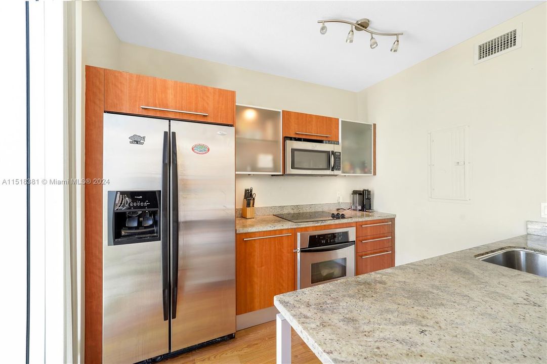 For Sale: $387,000 (0 beds, 1 baths, 580 Square Feet)