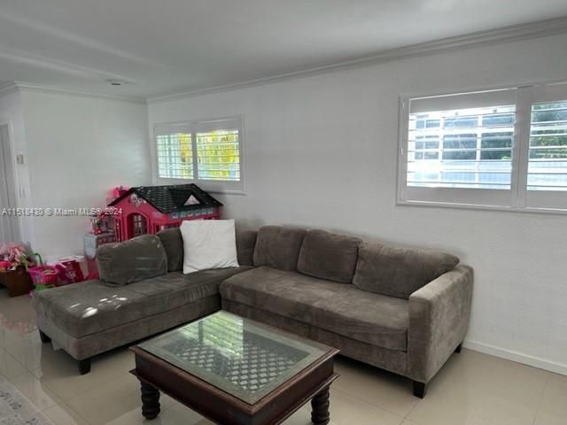 Recently Rented: $9,500 (6 beds, 4 baths, 5170 Square Feet)