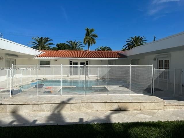 Recently Rented: $9,500 (6 beds, 4 baths, 5170 Square Feet)