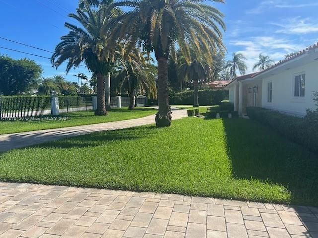 Recently Rented: $9,500 (6 beds, 4 baths, 5170 Square Feet)