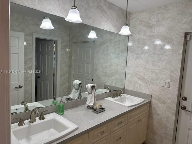 Recently Rented: $9,500 (6 beds, 4 baths, 5170 Square Feet)