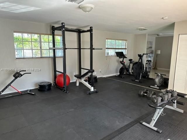 Recently Rented: $9,500 (6 beds, 4 baths, 5170 Square Feet)