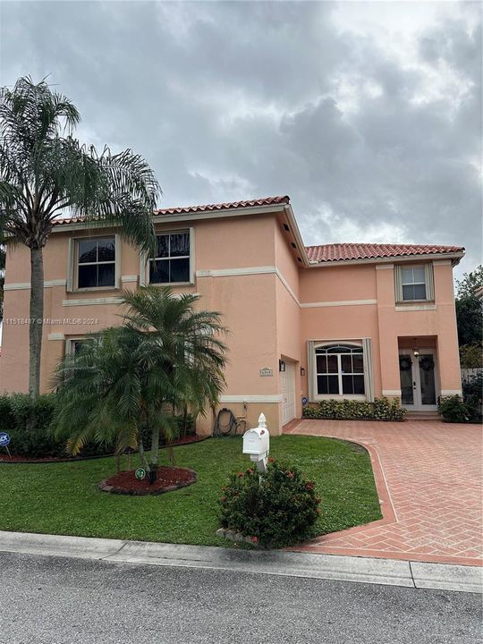 Recently Sold: $625,000 (5 beds, 3 baths, 2558 Square Feet)