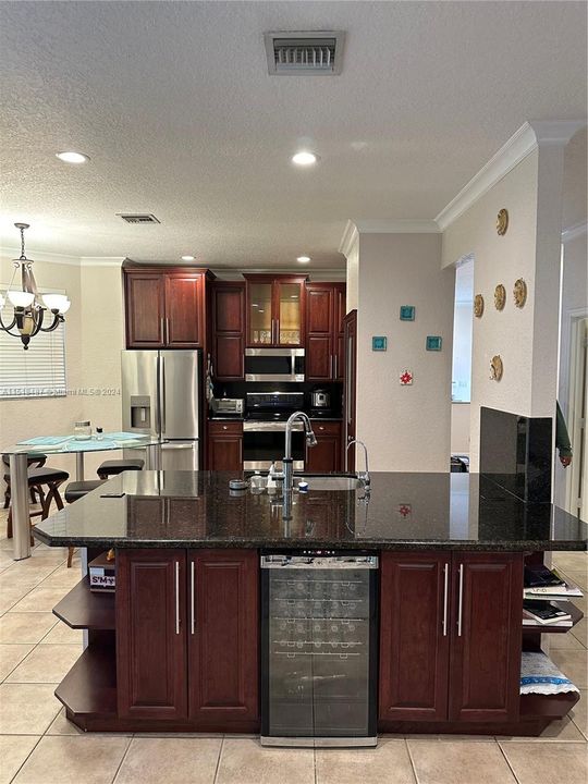 Recently Sold: $625,000 (5 beds, 3 baths, 2558 Square Feet)