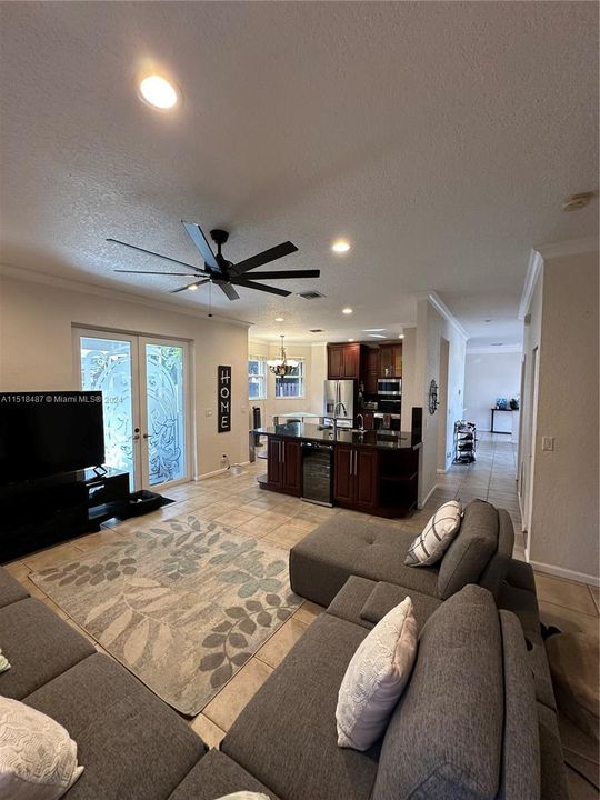 Recently Sold: $625,000 (5 beds, 3 baths, 2558 Square Feet)