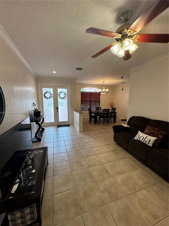 Recently Sold: $625,000 (5 beds, 3 baths, 2558 Square Feet)