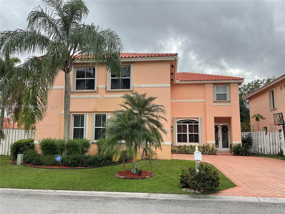 Recently Sold: $625,000 (5 beds, 3 baths, 2558 Square Feet)