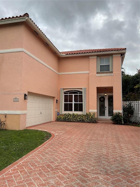 Recently Sold: $625,000 (5 beds, 3 baths, 2558 Square Feet)